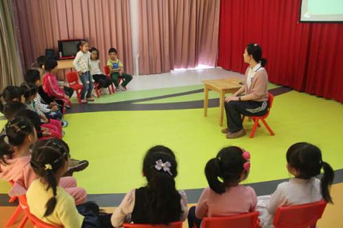 传统幼师院校与职业幼师学校对比