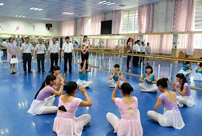 初中毕业到贵阳幼师学校学什么专业好