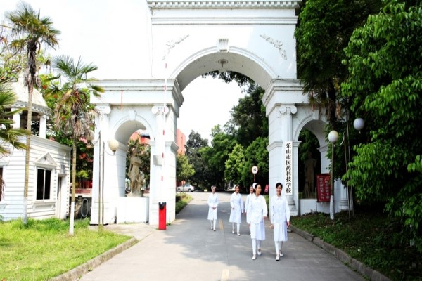 成都职业高中招生-成都医药科技学校学费_招生问答