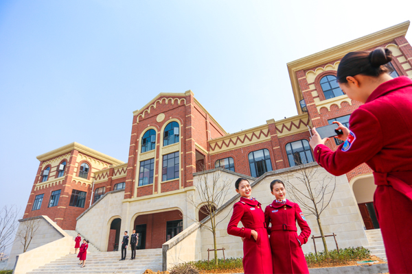 2020年四川旅游航空专修学院招生简介，昆明职高可以来成都学习航空专业吗?