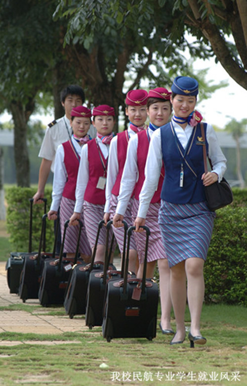 南充邮电工业学校2020-航空空乘招生(中专+大专)