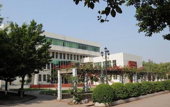 四川凉山卫生学校寝室宿舍条件与学校食堂环境图片